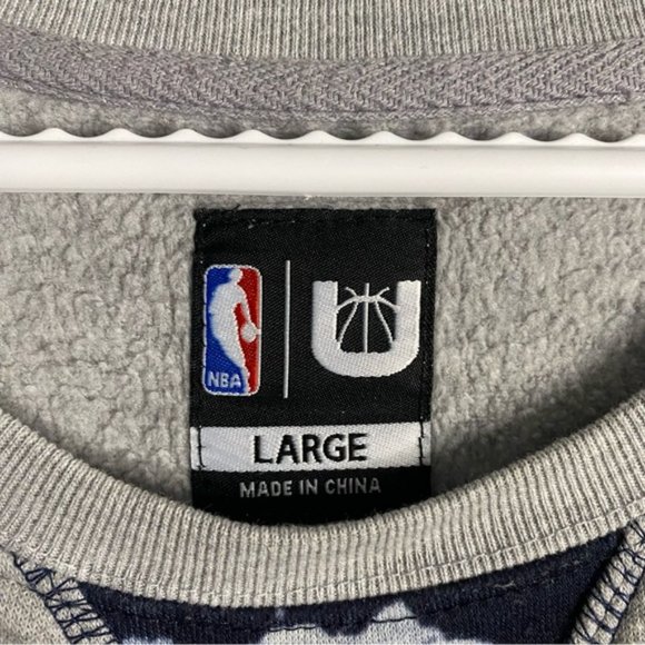 NBA Women's Cleveland Cavilers Gray Floral Crewneck Sweatshirt - Picture 5 of 8